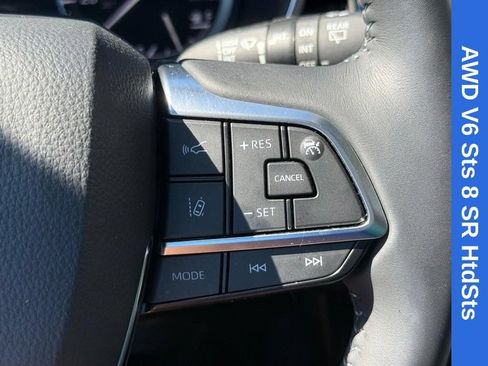 Used 2021 Toyota Highlander XLE AWD/4WD image 22