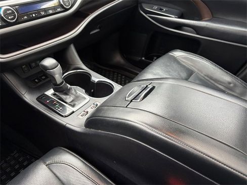 Used 2018 Toyota Highlander Limited image 17