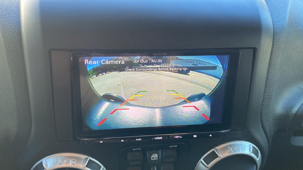 Used 2018 Jeep Wrangler Unlimited Sahara w/ Connectivity Group AWD/4WD image 25