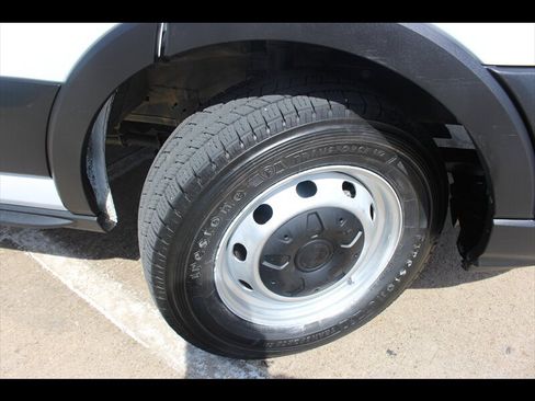 Used 2024 Ford Transit 250 148 Medium Roof RWD image 28
