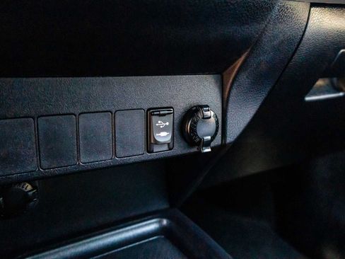 Used 2015 Toyota RAV4 LE FWD image 27