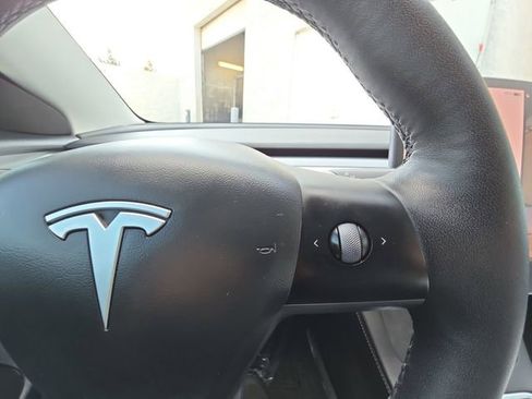 Used 2021 Tesla Model 3 Standard Range Plus image 12