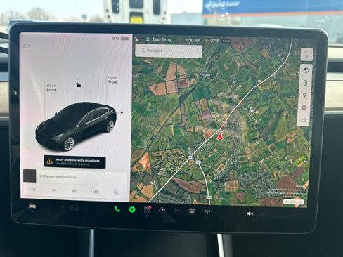 Used 2019 Tesla Model 3 Performance image 8