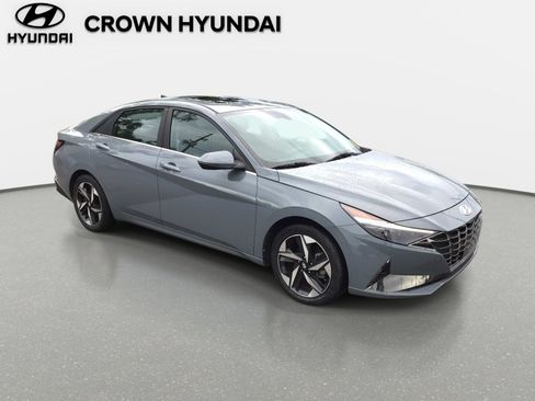 Used 2022 Hyundai Elantra Limited FWD image 3
