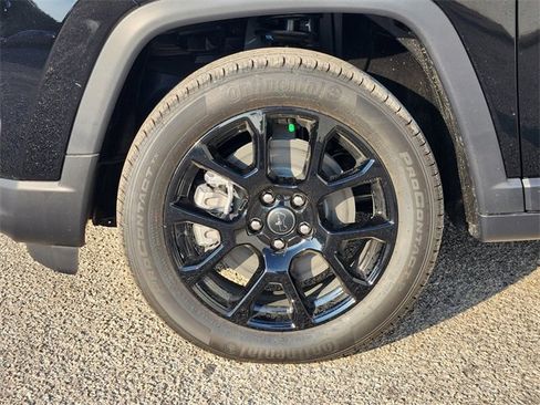 New 2026 Jeep Compass Latitude image 8