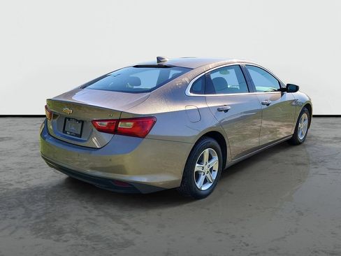 Used 2024 Chevrolet Malibu LT FWD image 2