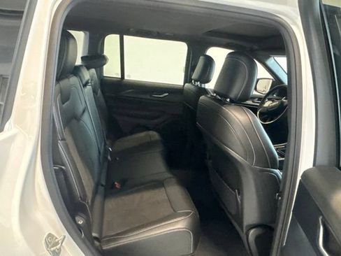 Used 2023 Jeep Grand Cherokee Altitude AWD/4WD image 40