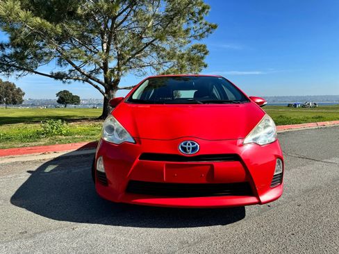 Used 2013 Toyota Prius C Two image 8