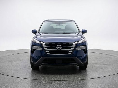 Used 2025 Nissan Rogue SV image 2