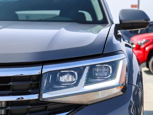 Used 2021 Volkswagen Atlas Cross Sport SE w/ Panoramic Sunroof Package image 4