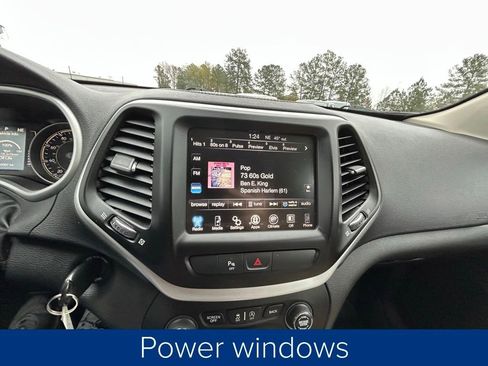 Used 2017 Jeep Cherokee Latitude w/ Safety/Convenience Group image 33