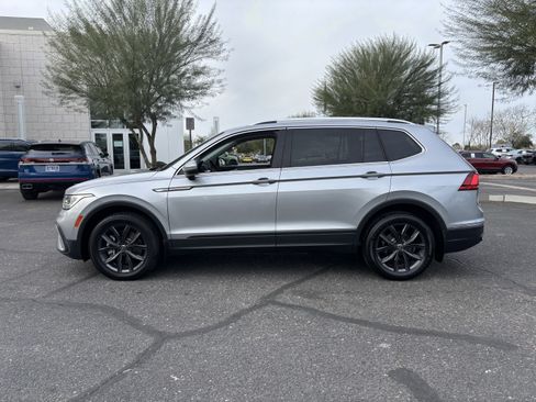 Used 2022 Volkswagen Tiguan SE image 2