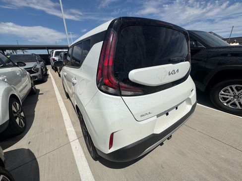 Used 2023 Kia Soul EX FWD image 3