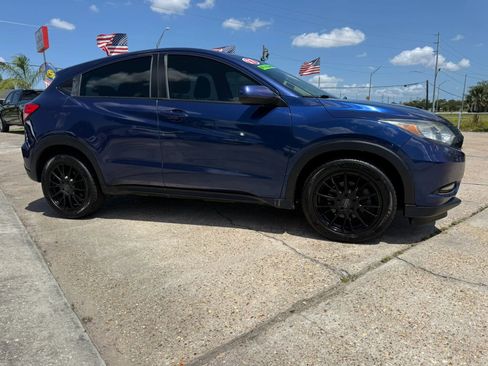 Used 2017 Honda HR-V LX image 4
