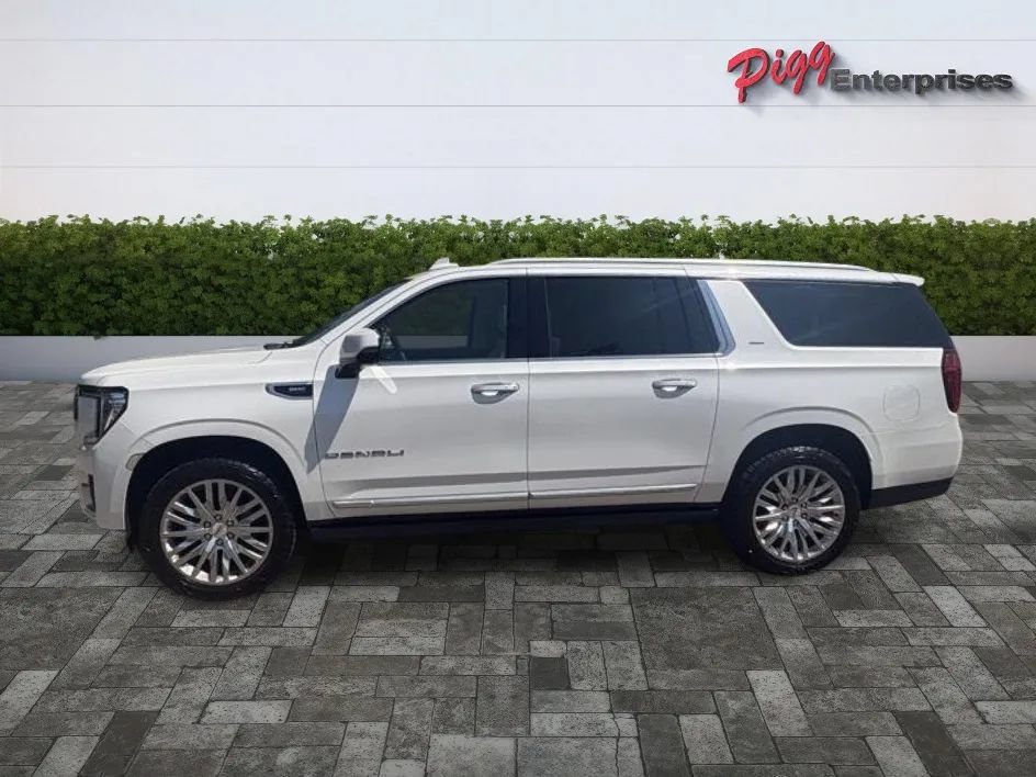 Used 2021 GMC Yukon XL Denali w/ Denali Premium Package AWD/4WD image 3