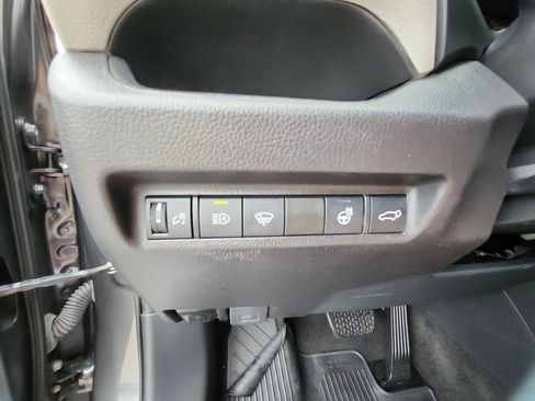Used 2021 Toyota RAV4 XLE Premium image 22