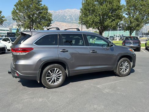 Used 2018 Toyota Highlander XLE AWD/4WD image 8
