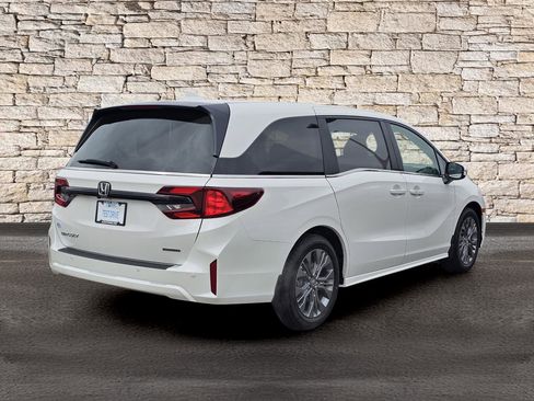 New 2026 Honda Odyssey Touring image 6