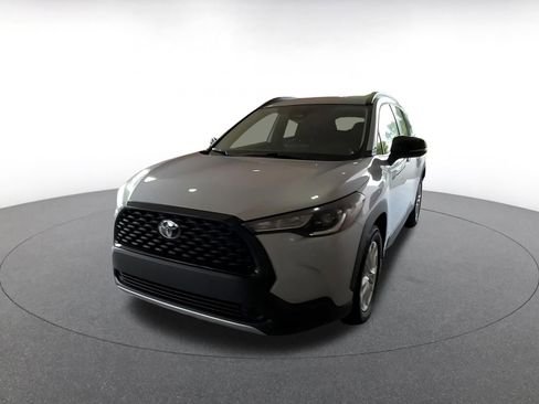 Used 2025 Toyota Corolla Cross LE image 7