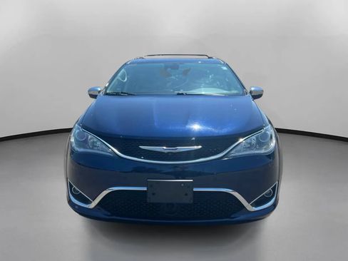 Used 2018 Chrysler Pacifica Limited w/ Advanced Safetytec Group FWD image 3