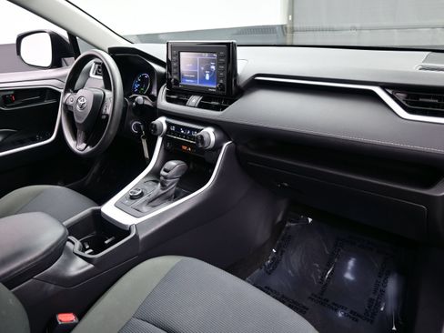 Used 2022 Toyota RAV4 LE AWD/4WD image 14