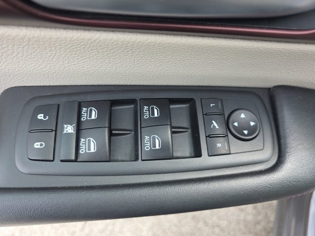 Used 2019 Chrysler Pacifica Limited w/ Advanced Safetytec Group FWD image 20