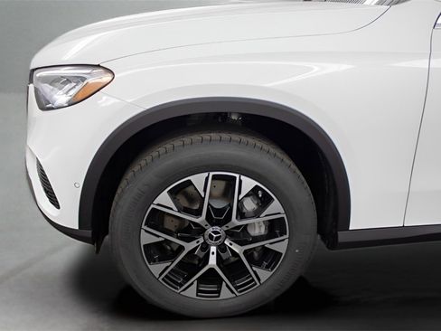 Used 2025 Mercedes-Benz GLC 350e 4MATIC image 14