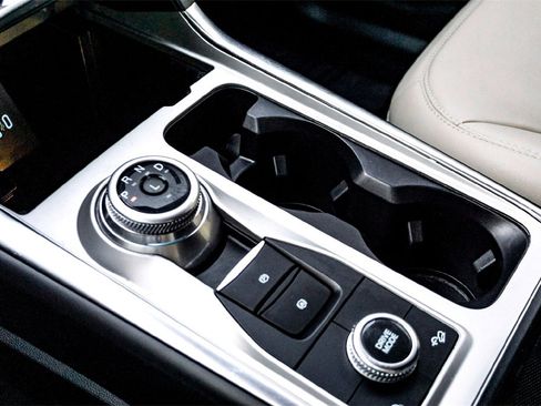 Used 2023 Ford Explorer XLT w/ Equipment Group 202A image 25