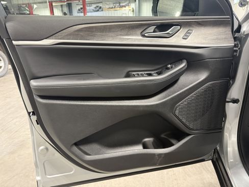 New 2025 Jeep Grand Cherokee L Limited image 23