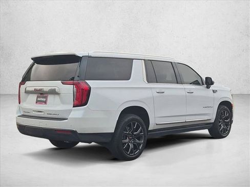 Used 2023 GMC Yukon XL Denali AWD/4WD image 5