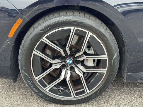 Used 2023 BMW 760i xDrive image 9