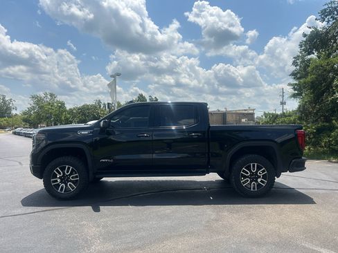 Used 2022 GMC Sierra 1500 AT4 w/ AT4 Premium Package AWD/4WD image 4