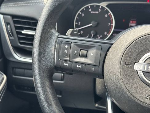 Used 2024 Nissan Rogue SV FWD image 29