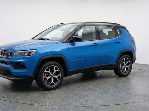 Used 2025 Jeep Compass Limited AWD/4WD image 3