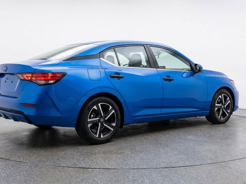Used 2025 Nissan Sentra SV FWD image 9