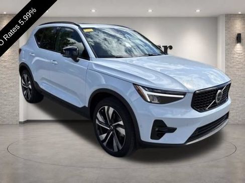 Used 2024 Volvo XC40 B5 Plus w/ Protection Package Premier AWD/4WD image 2