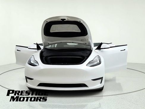 Used 2024 Tesla Model Y Long Range AWD/4WD image 12
