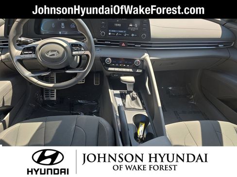 Certified 2025 Hyundai Elantra Sport image 17