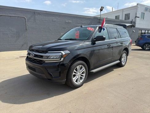 Used 2024 Ford Expedition XLT image 9