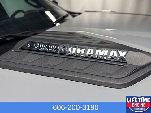 Used 2024 Chevrolet Silverado 2500 ZR2 w/ Technology Package image 9