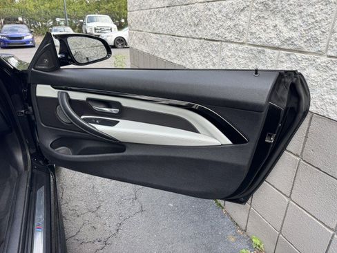 Used 2018 BMW M4 Convertible RWD image 25