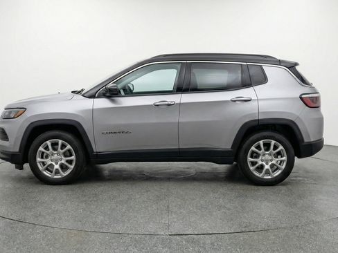 Used 2025 Jeep Compass Limited image 5
