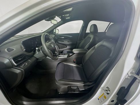 Used 2025 Buick Envista Preferred image 13