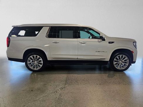 Used 2024 GMC Yukon XL Denali w/ Advanced Technology Package AWD/4WD image 2