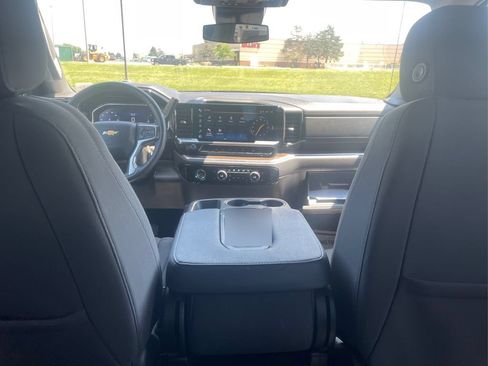 Used 2024 Chevrolet Silverado 1500 LT AWD/4WD image 18
