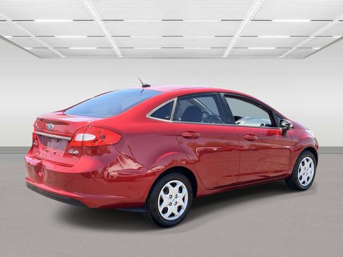 Used 2013 Ford Fiesta SE FWD image 5