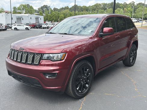 Used 2022 Jeep Grand Cherokee Laredo X RWD image 7
