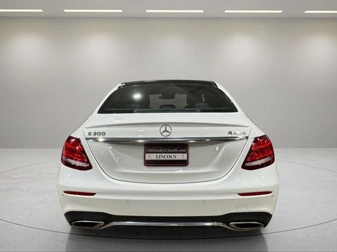 Used 2018 Mercedes-Benz E 300 4MATIC image 3