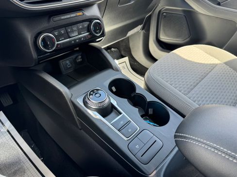 Used 2022 Ford Escape SE w/ SE Sport Appearance Package FWD image 22