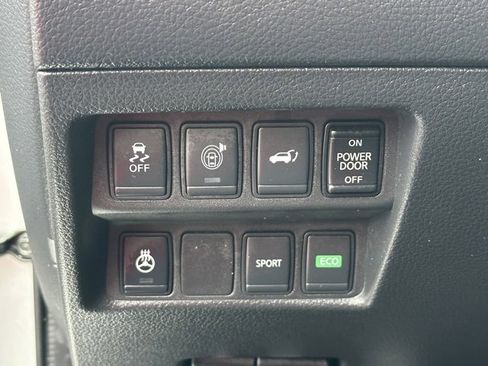 Used 2017 Nissan Rogue SV w/ SV Premium Package image 25